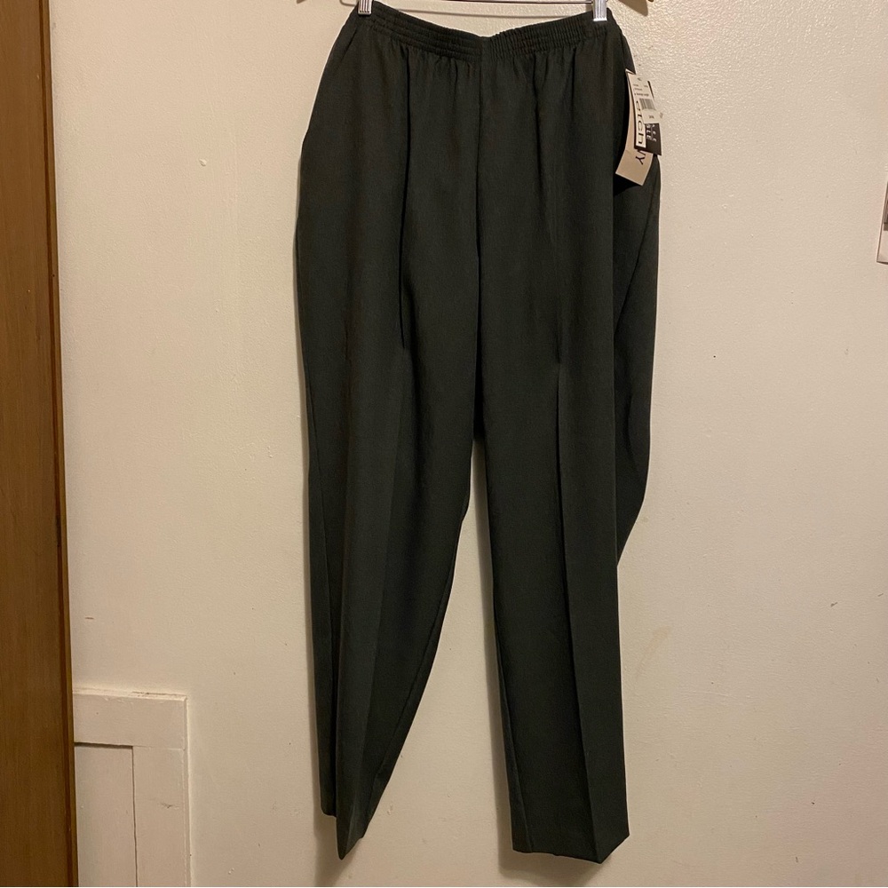 Donnkenny Woman Pants Size 24W Average Length Charcoal Color pull On Stretch New